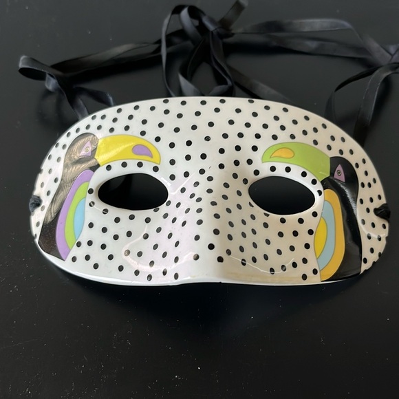 Ceramic Mask - Picture 1 of 3